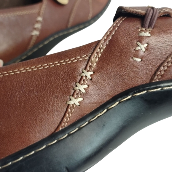 Clarks Loafer Women's Brown Leather Slip On Button Comfortable Shoes Sz 8M - Picture 7 of 9